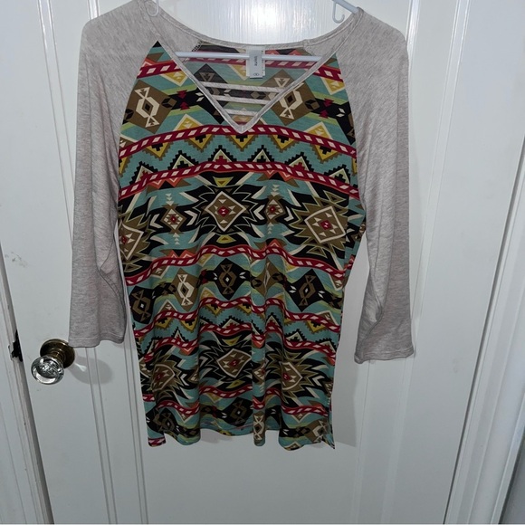 Honeyme Tops - NWOT Tribal Print Raglan Sleeve Top size small